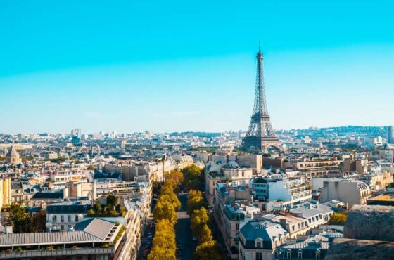 Continente de Contrastes: La Belleza de los Alpes y el Mediterráneo en una Sola Escapada.