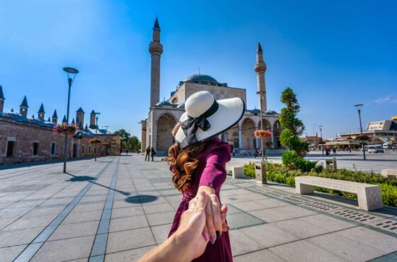 Estambul Mágico: La Belleza Milenaria de Mezquitas y el Cruce Exótico de Dos Continentes.